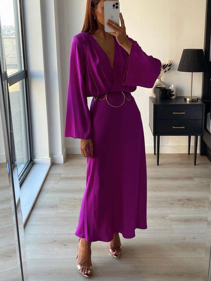 Damska sukienka z dekoltem w szpic w kolorze fioletowym w kolorze retro